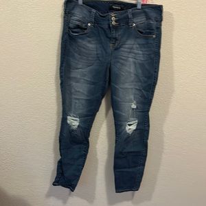 Torrid 18S ripped blue jeans